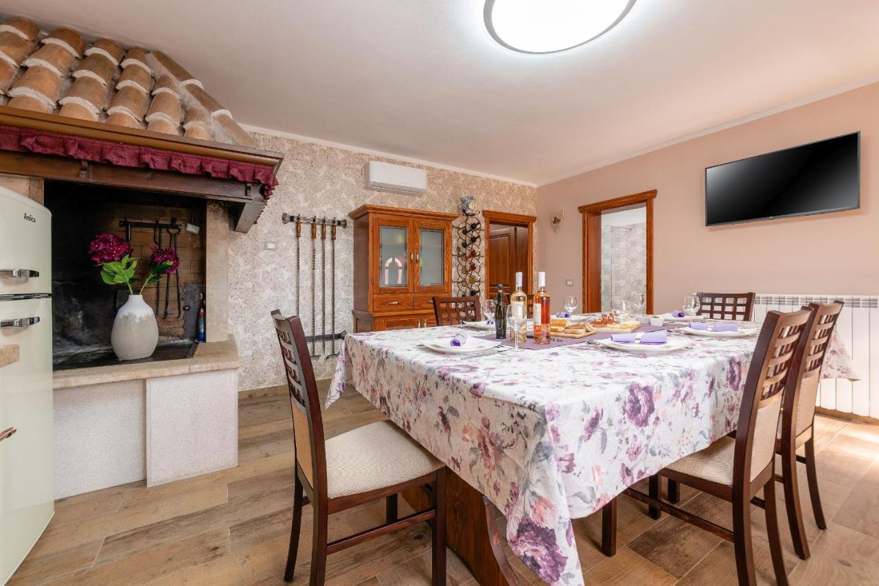 Ferienwohnung Oliva & Hedera Viridi Kaštelir Exterior foto