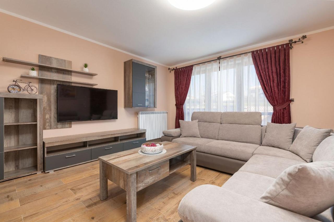 Ferienwohnung Oliva & Hedera Viridi Kaštelir Exterior foto