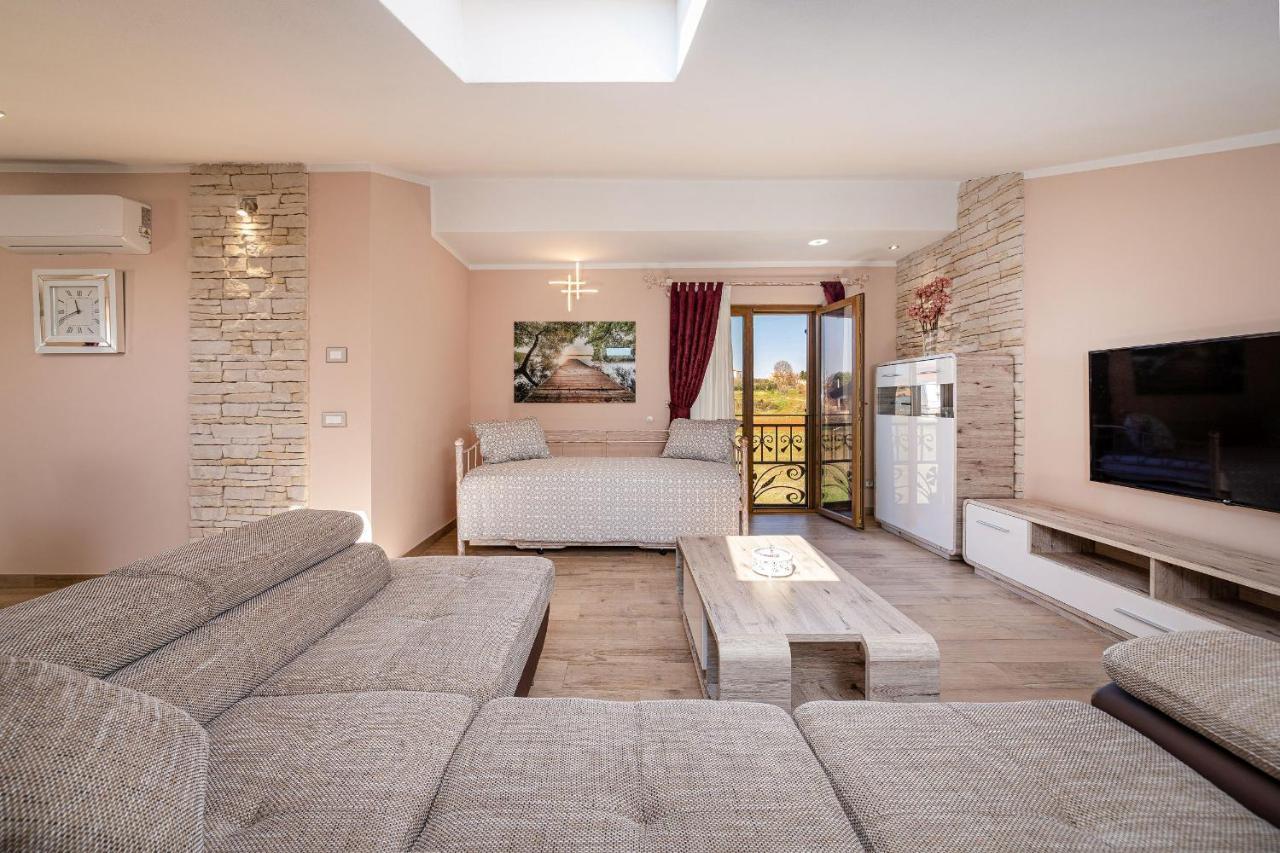 Ferienwohnung Oliva & Hedera Viridi Kaštelir Exterior foto