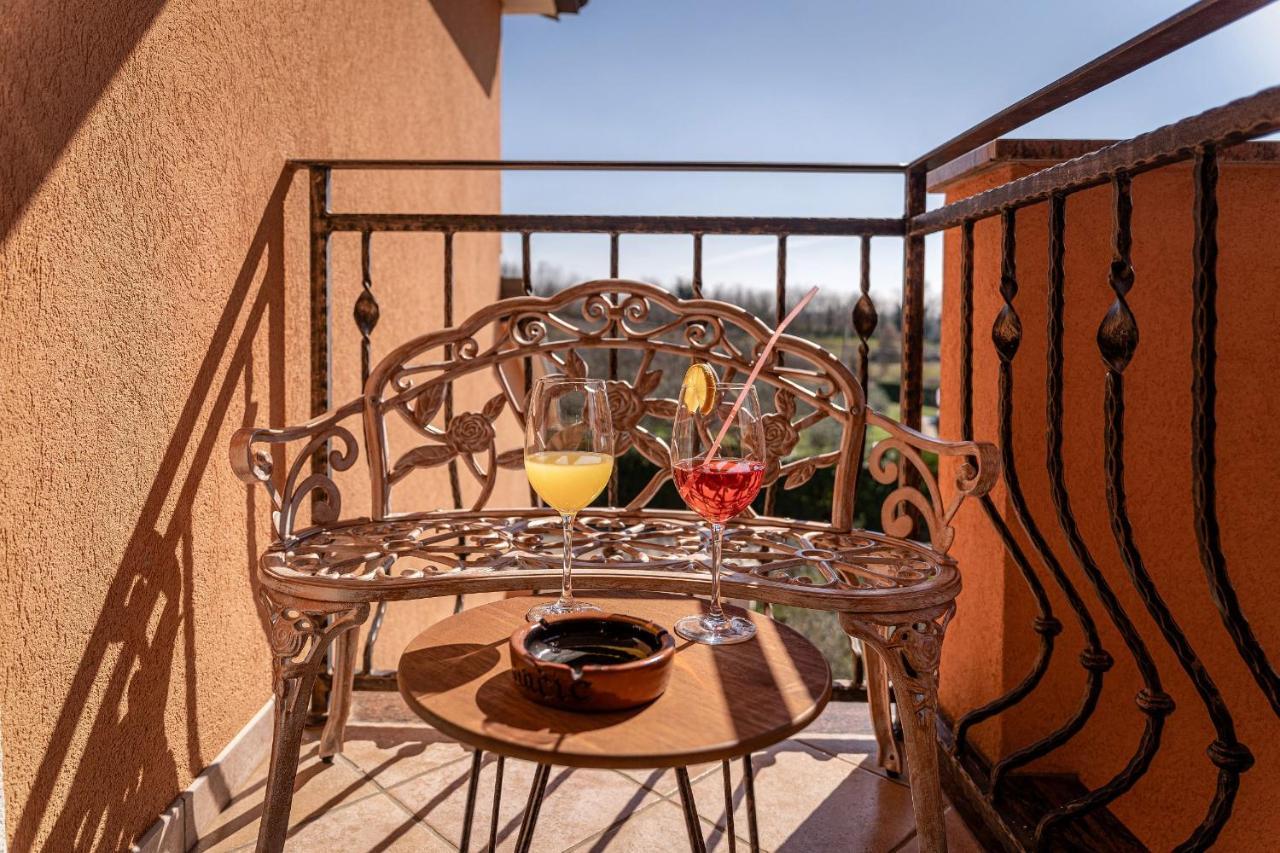 Ferienwohnung Oliva & Hedera Viridi Kaštelir Exterior foto